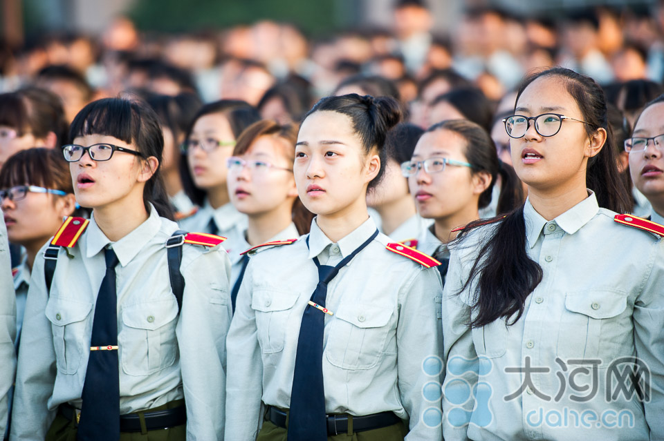 鄭州大學(xué)萬名新生舉行系列活動紀(jì)念抗戰(zhàn)勝利70周年